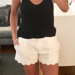 ALEX LANE WHITE SCALLOPED SHORTS SIZE P